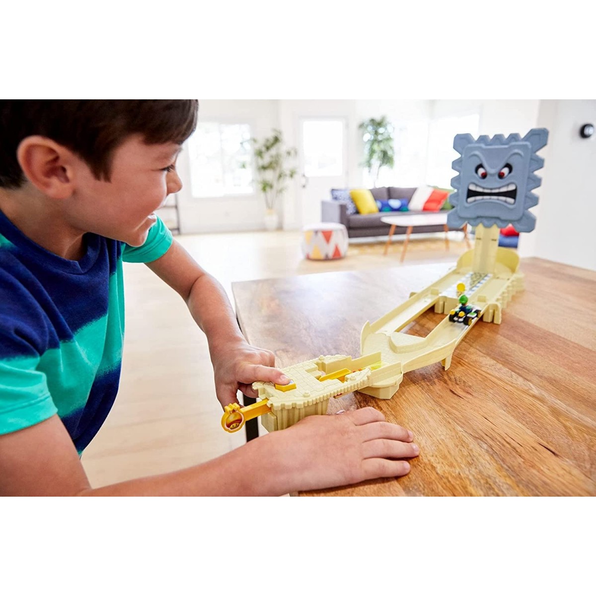 HOTWHEELS MARIOKART LUIGI THOMP  TRACK SET